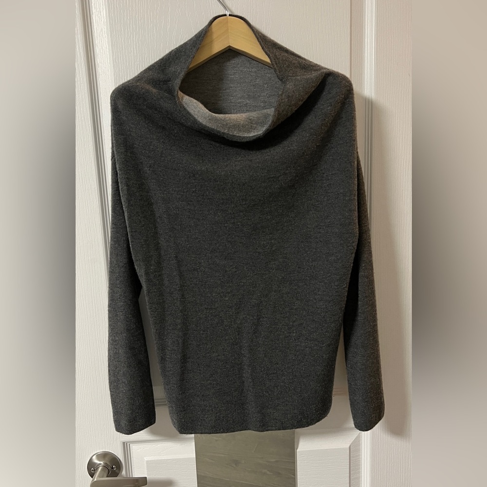 Club Monaco kikoka charcoal grey cashmere sweater top size s small worn once